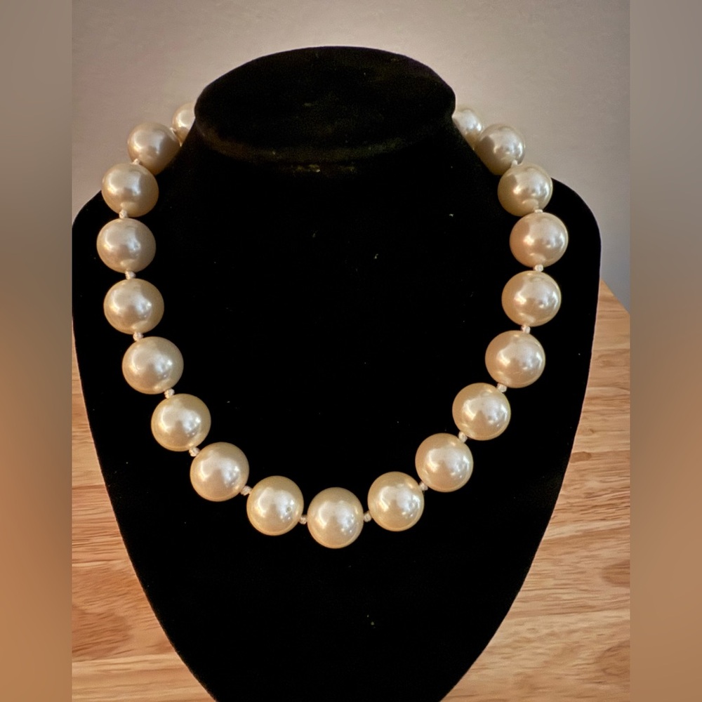 Elegant Cream Pearl Necklace